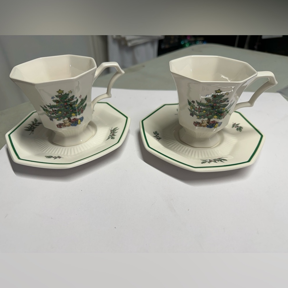 Nikko Christmas Time Teacup and Saucer Set (2)